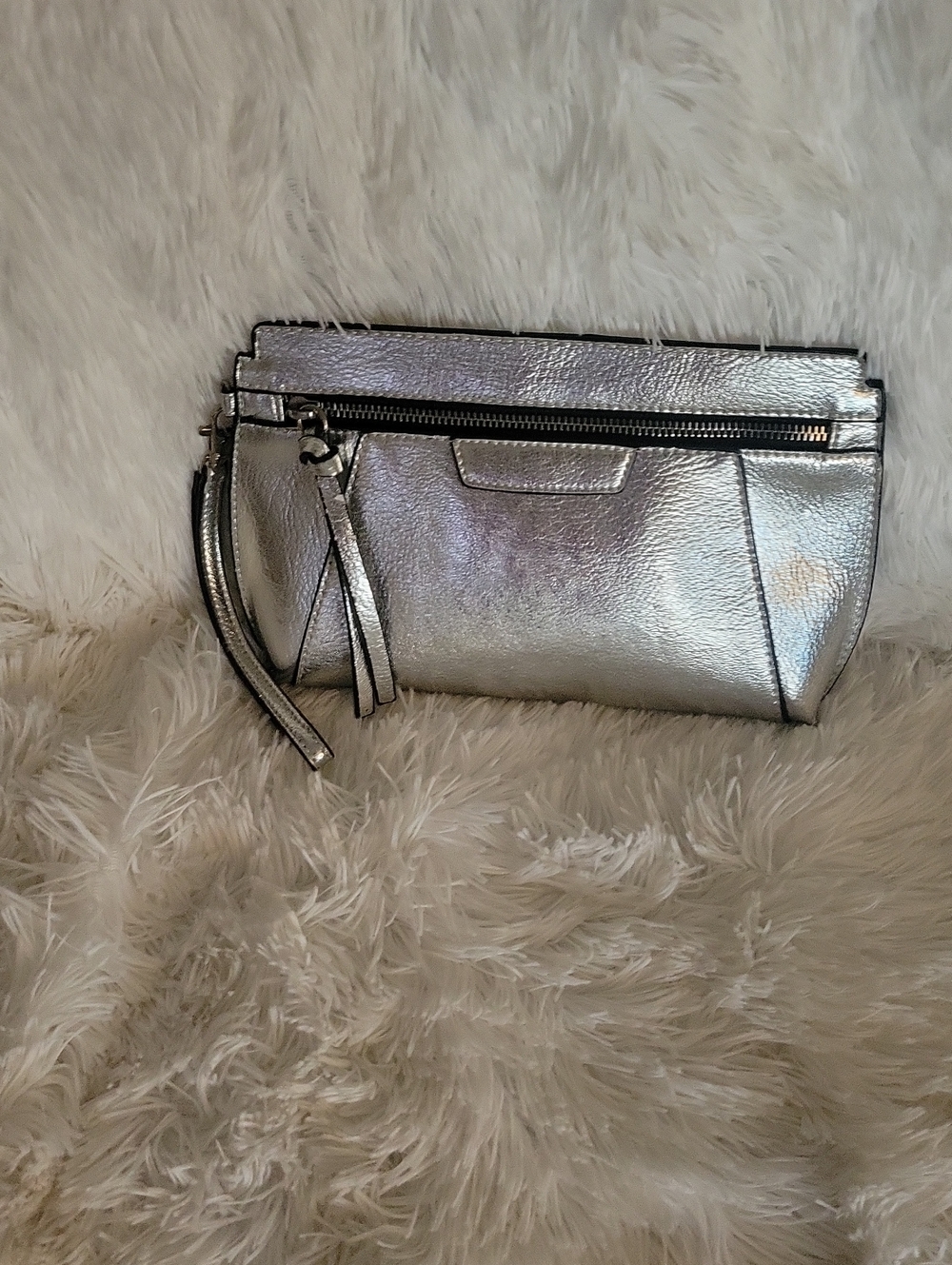 EXPRESS - Metallic Silver Women’s Wristlet Clutch